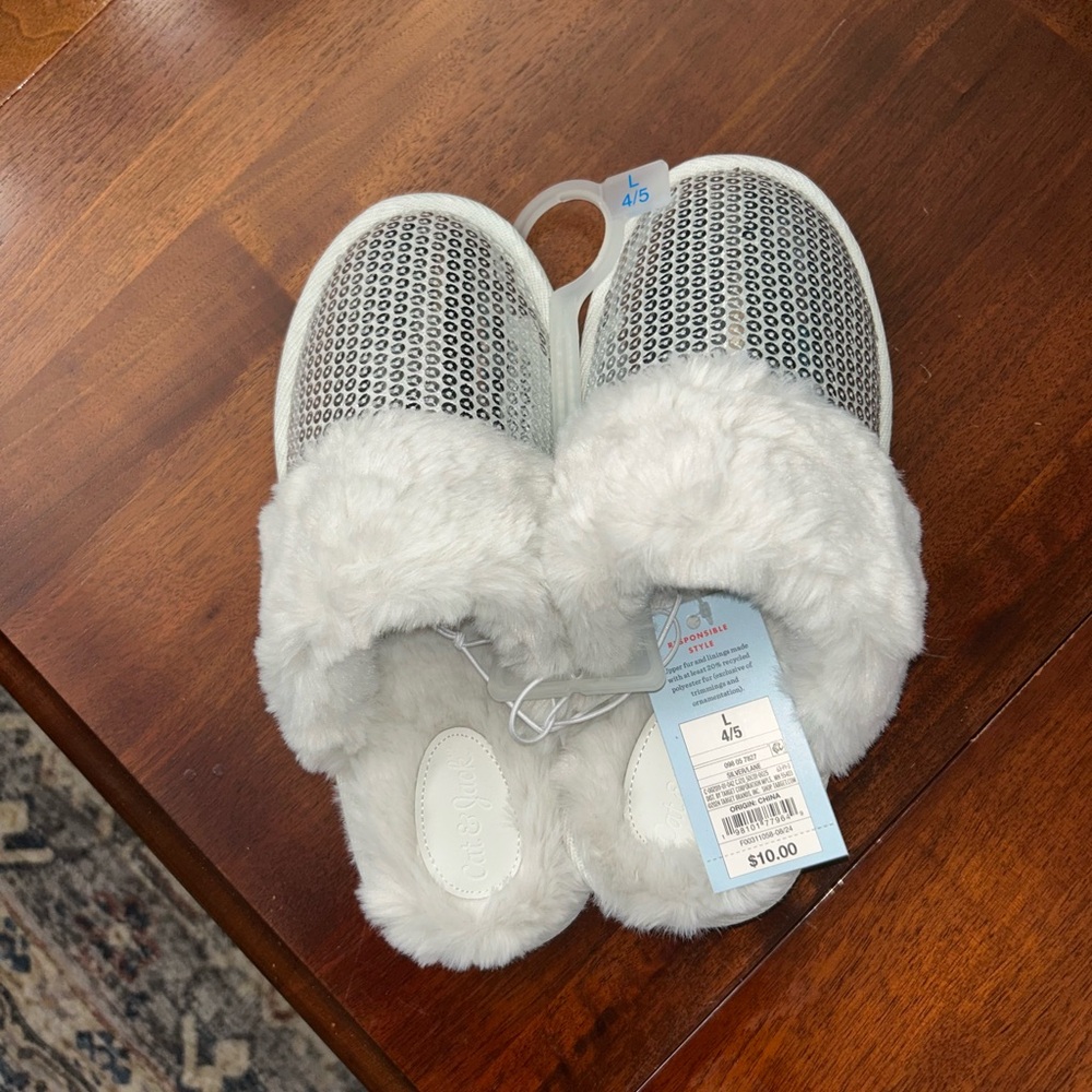 Kids youth Cat & Jack Gray and White Fuzzy Slippers